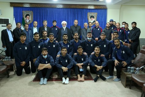 دیدار اعضای تیم ملی فوتبال ساحلی با آیت الله صفایی بوشهری
